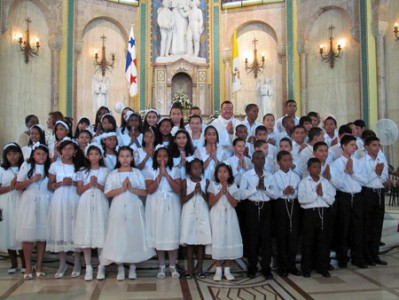 Primeras Comuniones en Basílica Don Bosco.