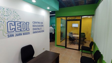 El CEDI cuenta con sala de coworking para el uso de tecnologías.