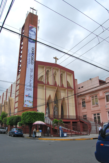 La capilla María Auxiliadora revestida para Don Bosco. 