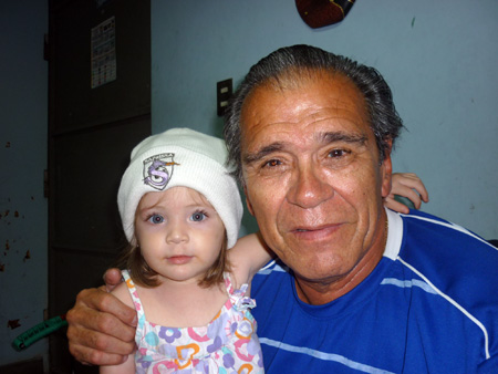 Ana Lucía y su abuelo. 