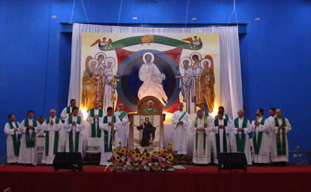 Reunión de neocatecúmenos en CEDES Don Bosco.