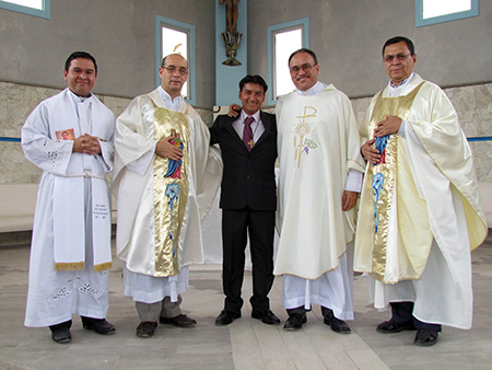De Izq. a Der. : P. Marvin Mena, P. Juan Carlos Mesén, Hno. Williams Viana, P. Alejandro Hernández y P. Foster Cerda. 