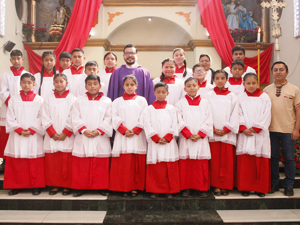 Nuevos integrantes del grupo de monaguillos de la parroquia salesiana en Carchá.