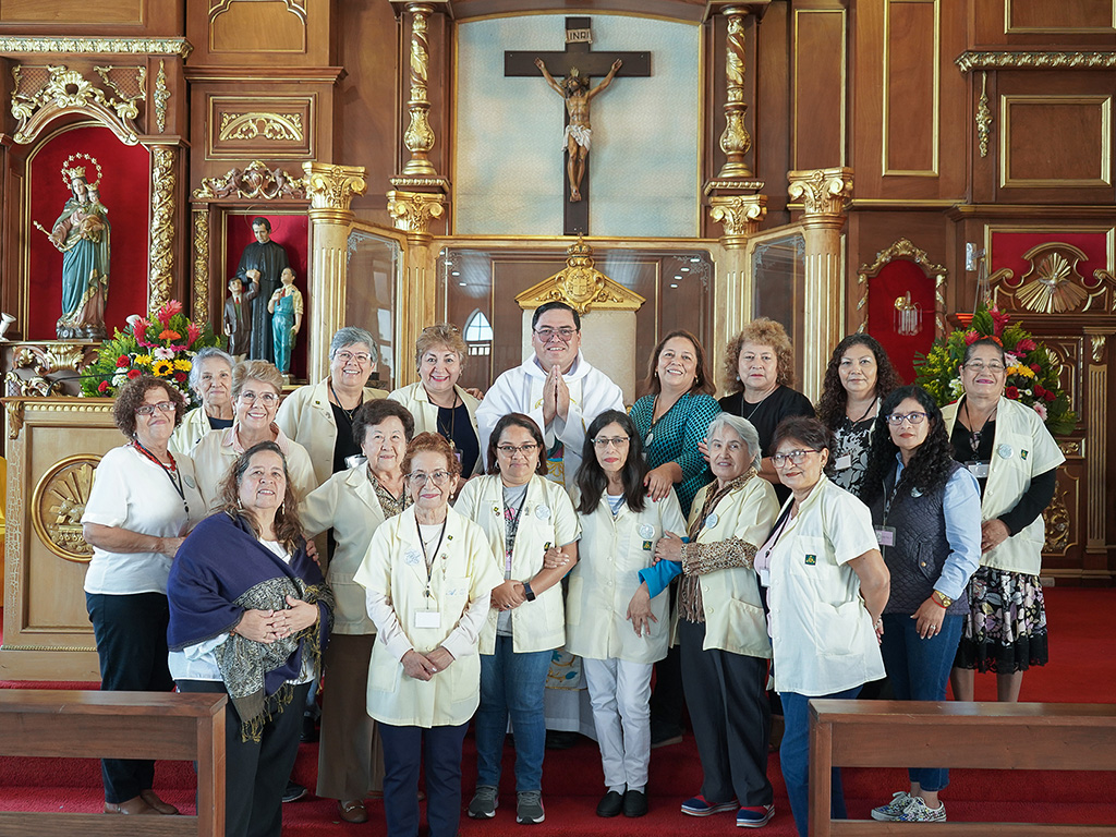 Integrantes del grupo de las Damas Salesianas en la parroquia El Espíritu Santo.