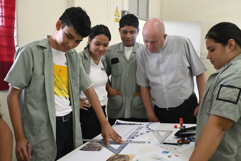  El Instituto Técnico Ricaldone recibió la visita del Padre Walter Jara, quien hizo el llamado a integrar jóvenes para la opción preferencial siguiendo el carisma de Don Bosco.