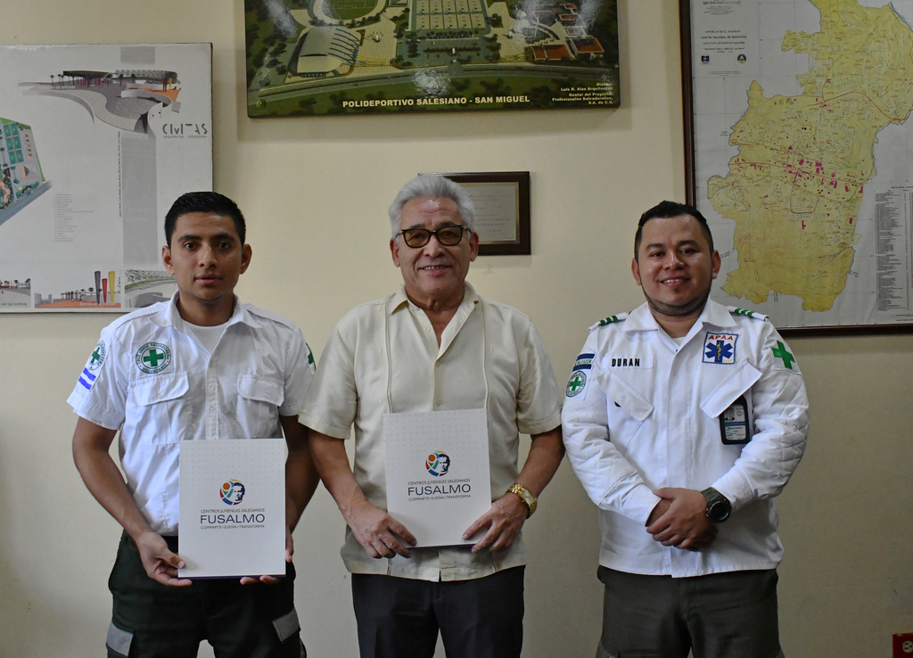 Representantes de la Cruz Verde de El Salvador, firmaron un convenio con FUSALMO; con el objetivo de viabilizar y facilitar acciones al beneficio de la comunidad.