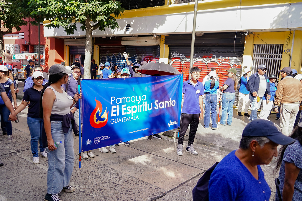 Feligreses de la Parroquia El Espíritu Santo participaron con entusiasmo en la peregrinación arquidiocesana, testimoniando su fe y compromiso con el llamado a “vivir y anunciar el Evangelio”.