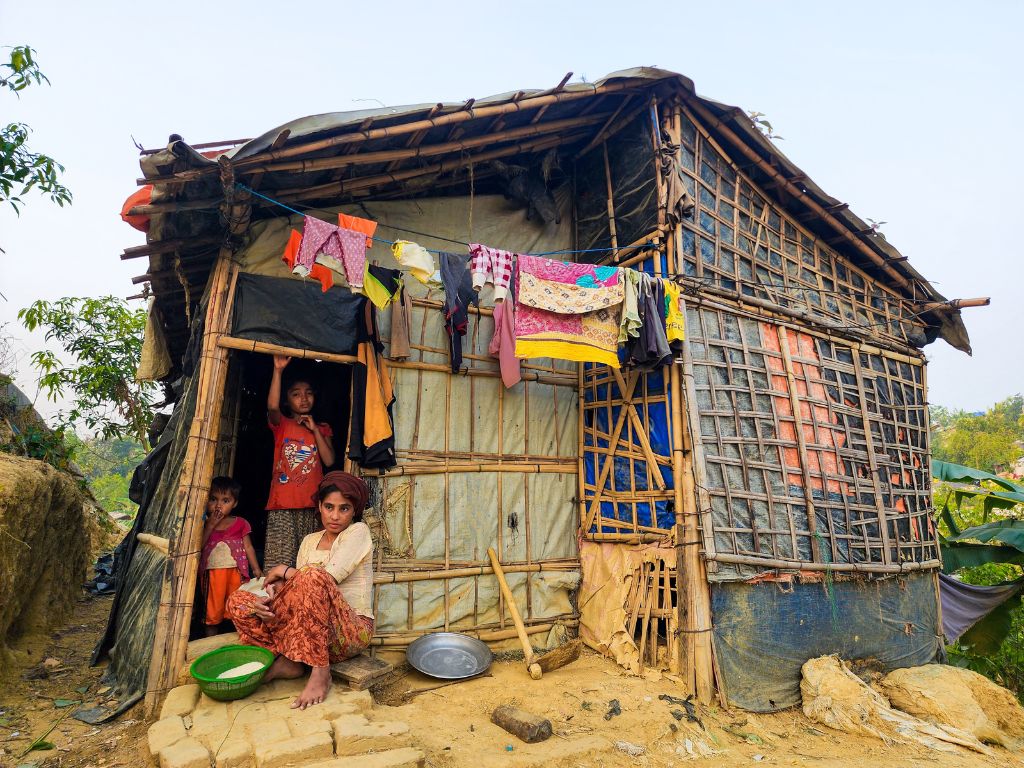 En los rostros del sufrimiento humano se refleja el misterio de una libertad herida.