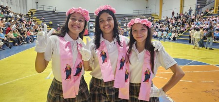 Los estudiantes de primaria del Instituto Técnico Don Bosco organizaron las “Nochecitas Marianas” en honor a María Auxiliadora. 