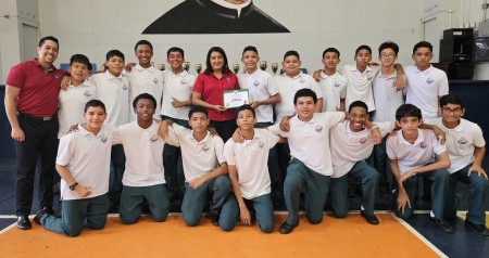 Entre aplausos y sonrisas, un grado galardonado vive la emoción de la premiación en el Torneo Intramuros 2025.