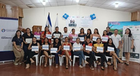 FUSALMO cuenta con la plataforma educativa “Transforma Pro” donde las y los jóvenes pueden encontrar cursos gratuitos en línea y ofertas laborales en colaboración con empresas socias para promover el empleo juvenil.