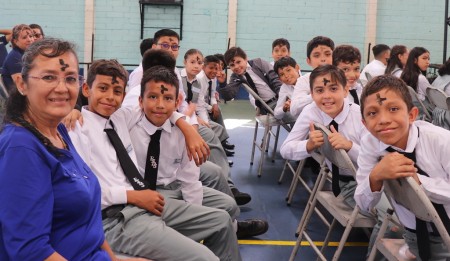 Este acto, cargado de simbolismo y fe, fortaleció la comunidad educativa de la Escuela Salesiana Domingo Savio, invitando a todos a vivir la Cuaresma como una oportunidad para el crecimiento espiritual, la introspección y la renovación del compromiso con los valores cristianos.