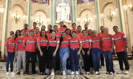 Jóvenes y adultos peregrinan con fe al Jubileo de la Esperanza 2025, como signo de una juventud que sigue anunciando con alegría el Evangelio.