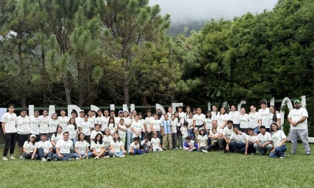 Niños, animadores y voluntarios participantes del Campo Savio 2025 en Santa Ana, compartiendo momentos de oración, juegos y fraternidad bajo el lema “Juntos en el tren de la esperanza, Jesús nos lleva a la alegría”.