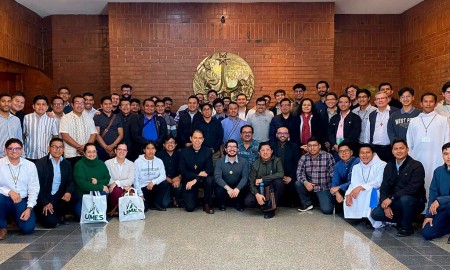Ponentes y participantes de las Jornadas de Filosof&iacute;a 2026 durante el encuentro realizado en la Universidad Mesoamericana.