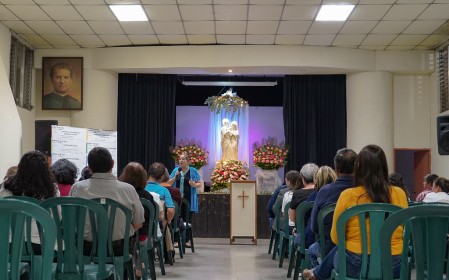 Con oración, música y reflexión, la Parroquia El Espíritu Santo dio inicio a la Semana de la Familia, reafirmando su compromiso de acompañar y fortalecer a las familias en su camino de fe
