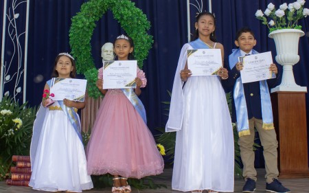 Ganadores del Concurso de Poes&iacute;a 2026 de la Escuela Anexa San Juan Bosco, durante la Jornada Dariana en honor a Rub&eacute;n Dar&iacute;o.