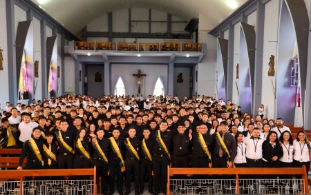 Los jóvenes del Colegio Salesiano Santa Cecilia fueron protagonistas en la Misa de Inauguración de la Semana de la Juventud 2025, asumiendo con entusiasmo su compromiso de liderazgo y participación.