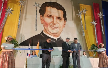 Con el corte de cinta, autoridades y padrino inauguraron oficialmente la Expotecnia 2025 en el Instituto Técnico Don Bosco, dando inicio a una jornada de innovación, talento juvenil y espíritu salesiano.