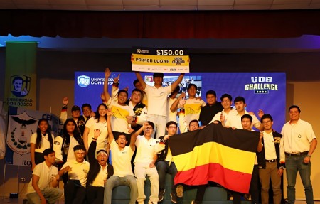 Estudiantes del Instituto Técnico Ricaldone celebraron con entusiasmo el primer lugar obtenido en el UDB Challenge 2025, la primera competición intercolegial a nivel nacional organizada por la Universidad Don Bosco.