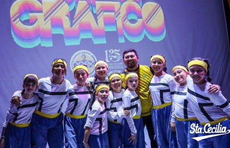 Estudiantes, docentes y familias del Colegio Salesiano Santa Cecilia celebran juntos la Semana de la Juventud 2024, destacando el espíritu de unidad, creatividad y alegría salesiana en cada actividad, en el marco de los 125 años de fundación del colegio.