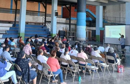 Fieles de la Parroquia María Auxiliadora participaron en el encuentro de formación, renovando su compromiso con la misión pastoral.
