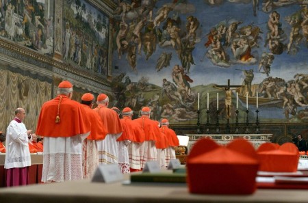 Los cardenales reunidos en la V Congregación General han fijado el inicio del Cónclave para la elección del 267º Sucesor de Pedro para el miércoles 7 de mayo, una vez concluidas las Misas de sufragio por el Papa Francisco.