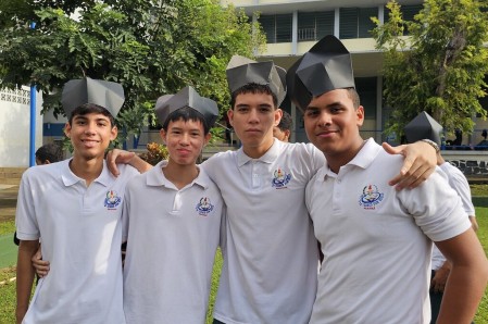 Estudiantes y comunidad educativa del Instituto Técnico Don Bosco celebraron con alegría y devoción los 210 años de San Juan Bosco, renovando el compromiso con su legado salesiano.