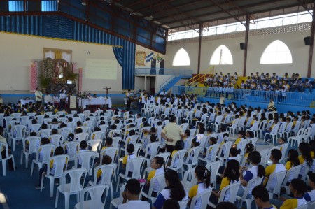 La comunidad del Colegio Salesiano San Juan Bosco celebra con alegría la Pascua, recordando el significado del fuego, el agua y la eucaristía como signos de la victoria de Cristo y la vida nueva.