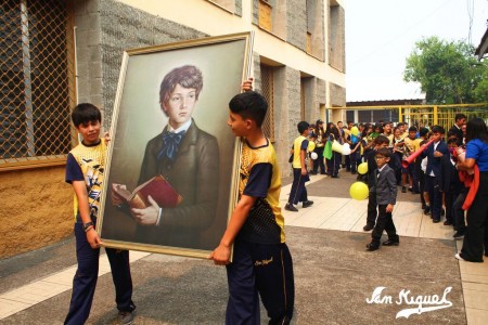 Los estudiantes celebraron el día de Santo Domingo Savio con desfile de la Sociedad de la Alegría, cine salesiano, actividades manuales, rally y show de talentos. 