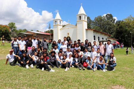 Jóvenes de la Parroquia María Auxiliadora participan en el Encuentro Juvenil del Decanato Inmaculada Concepción.