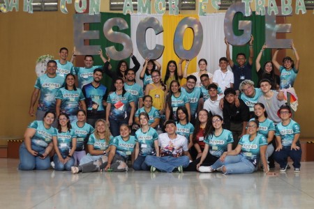 El grupo ESCOGE junto a sus coordinadores y colaboradores, durante el retiro FDS#184 en el Centro Don Bosco de Pérez Zeledón.