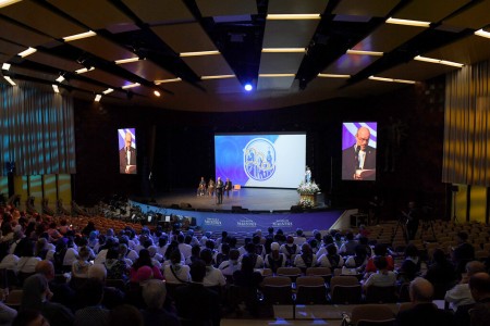 Participantes del IX Congreso Internacional de María Auxiliadora son recibidos con alegría en el "Centro Pablo VI" en Fátima, marcando el inicio de un encuentro lleno de fe y devoción.