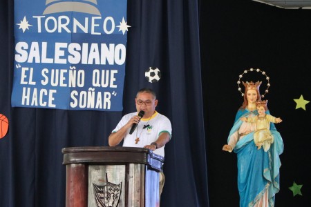El acto de inauguración del Torneo Salesiano Salvadoreño 2024 se llevó a cabo en el Colegio Salesiano San José en Santa Ana, y las palabras de bienvenida fueron pronunciadas por el padre William Argüello, SDB, director de la obra.