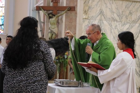El rito del bautismo, marcó el inicio de una nueva vida para los bautizados, comprometiéndose a vivir conforme a los valores y enseñanzas del Evangelio.