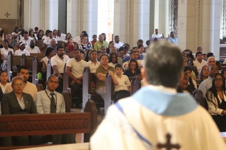 La Basílica Don Bosco, como espacio de encuentro, ofreció un espacio propicio para reflexionar sobre el pasado, pero también para proyectar un futuro lleno de esperanza para todos los habitantes de este querido corregimiento, que tanto quiere a Don Bosco.