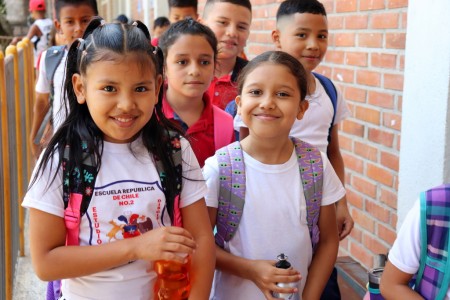 Radiantes de alegría, estudiantes inician una jornada de aprendizaje integral al estilo salesiano en el recién inaugurado Centro Juvenil Padre Agustín Vásquez.