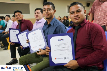 62 jóvenes se graduaron como profesionales técnicos en Mecánica Automotriz, Electricidad Industrial y Refrigeración del Centro de Formación Profesional de Ciudadela Don Bosco, con el apoyo del INCAF.