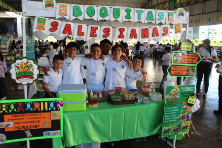 La feria no solo fue una vitrina de talento, sino también una oportunidad para fortalecer valores como la responsabilidad, la perseverancia y la colaboración, pilares fundamentales en la formación salesiana.