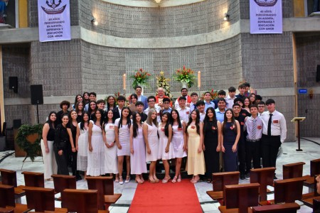 Los j&oacute;venes confirmados realizaron una consagraci&oacute;n especial a Mar&iacute;a, la Madre de Dios. 