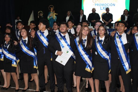 La Promoción 2025 celebra su logro académico y técnico con orgullo salesiano.
