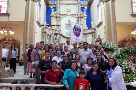 Feligreses de la Pastoral Social peregrinan con fe hacia la Bas&iacute;lica de Suyapa.