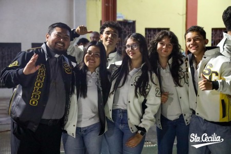 Entrega de chumpas y fogata. Estas experiencias continúan dejando huella en la formación de los estudiantes, motivándolos a vivir con alegría y compromiso el carisma salesiano.