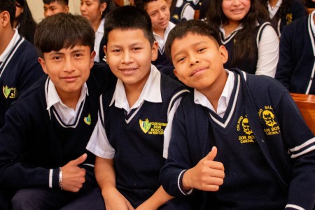 Estudiantes del Colegio Salesiano Don Bosco de Carchá inician el ciclo escolar 2025 con entusiasmo y alegría, reflejando el espíritu salesiano de unión y esperanza.