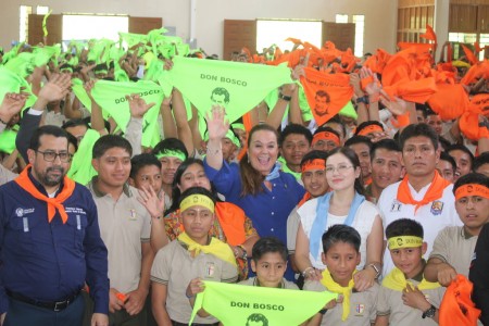 Autoridades educativas y comunidad del Centro Don Bosco celebran la inauguración del ciclo escolar 2025 en San Pedro Carchá.