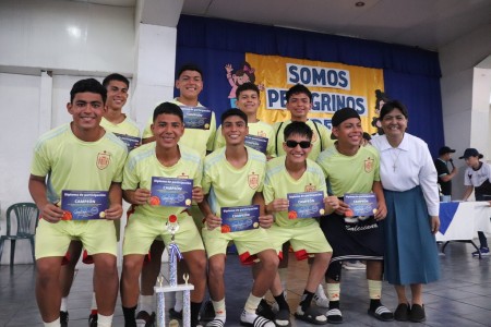 Estudiantes, familias y docentes vivieron dos días de deporte, alegría y espíritu salesiano durante los Juegos Intramuros 2025 en la Escuela Salesiana Domingo Savio, fortaleciendo la formación integral y el sentido de comunidad.