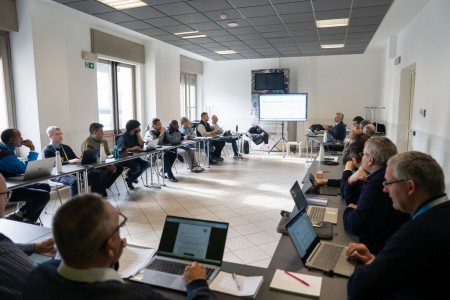 Los capitulares del CG29 reflexionan sobre el futuro de la Congregación, guiados por el llamado a ser "obedientes a la realidad y al Espíritu", en un proceso de discernimiento y toma de decisiones clave para la misión salesiana.