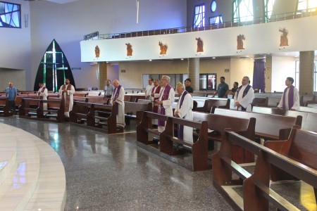 Los Salesianos de Don Bosco de El Salvador participaron en el Retiro Trimestral en la Obra Salesiana San José, viviendo momentos de oración, reflexión y fraternidad.