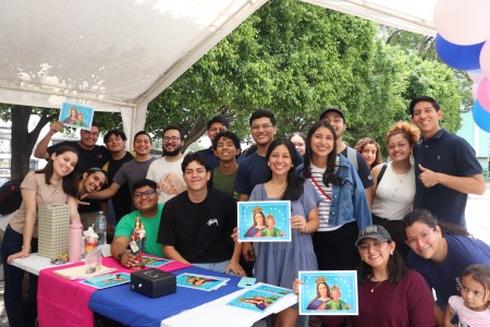 Jóvenes salesianos colaboraron con alegría en el Turno Parroquial en honor a María Auxiliadora.