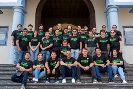 Comunicadores de la Inspectoría CAM frente a la Parroquia Don Rúa, tras vivir la Celebración Jubilar.